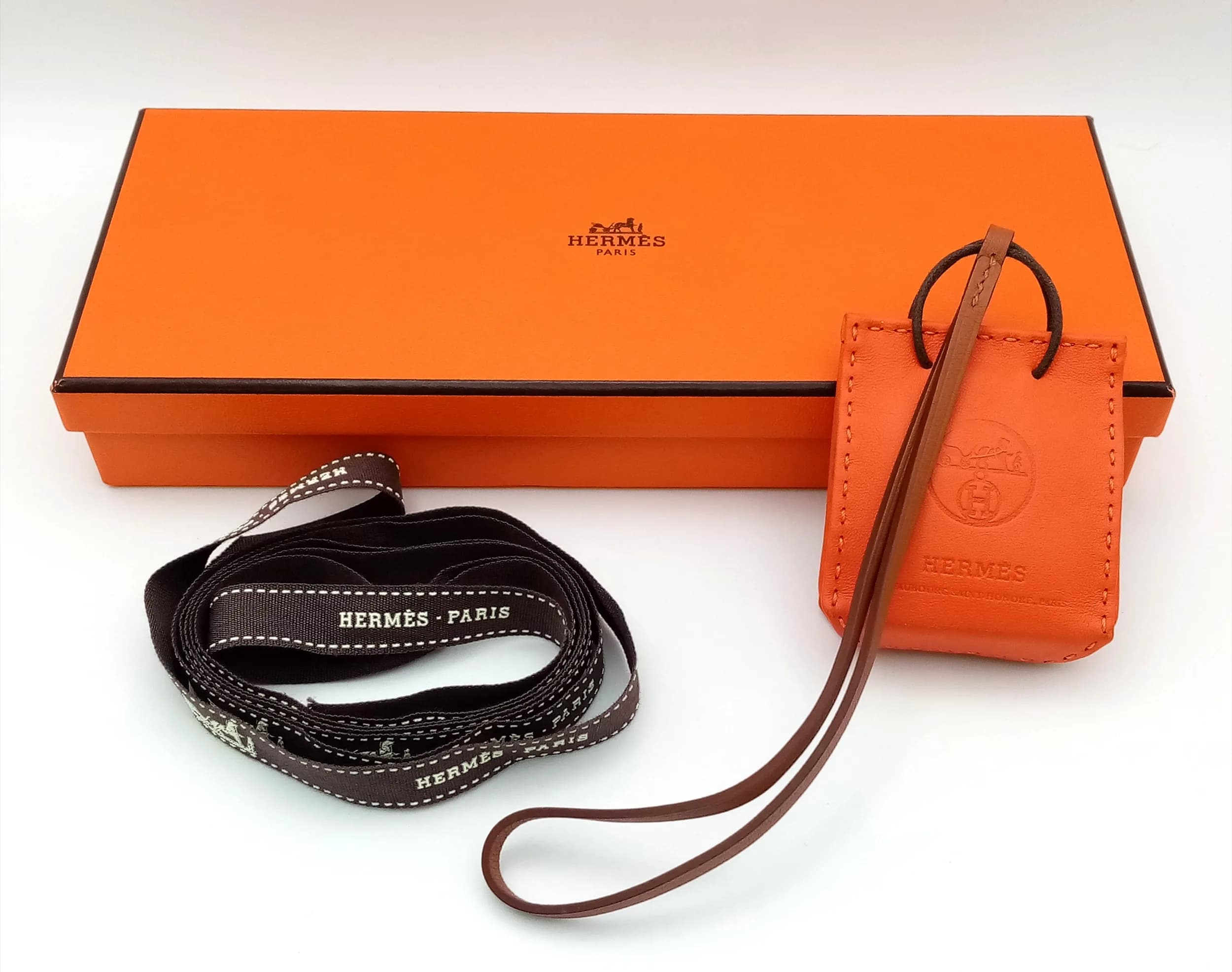 An Hermes Milo Lambskin Swift Shopping Bag Charm. Comes with box and ribbon. Size Approx: 24.5cm total length, 8cm x 5.2cm bag charm. Ref: 18732