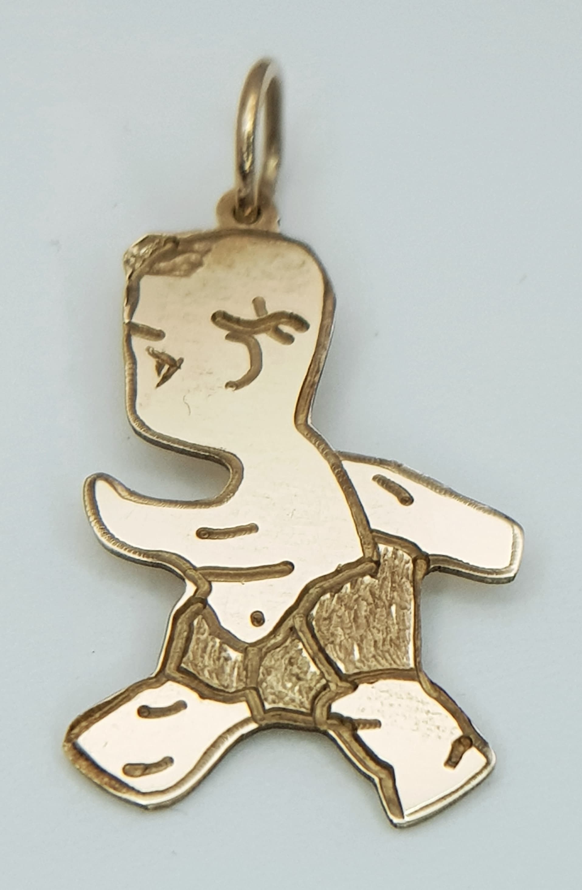 A 9K YELLOW GOLD, FAIRY WASHING LIQUID BABY CHARM / PENDANT. TOTAL WEIGHT 1.5G. SC 9034