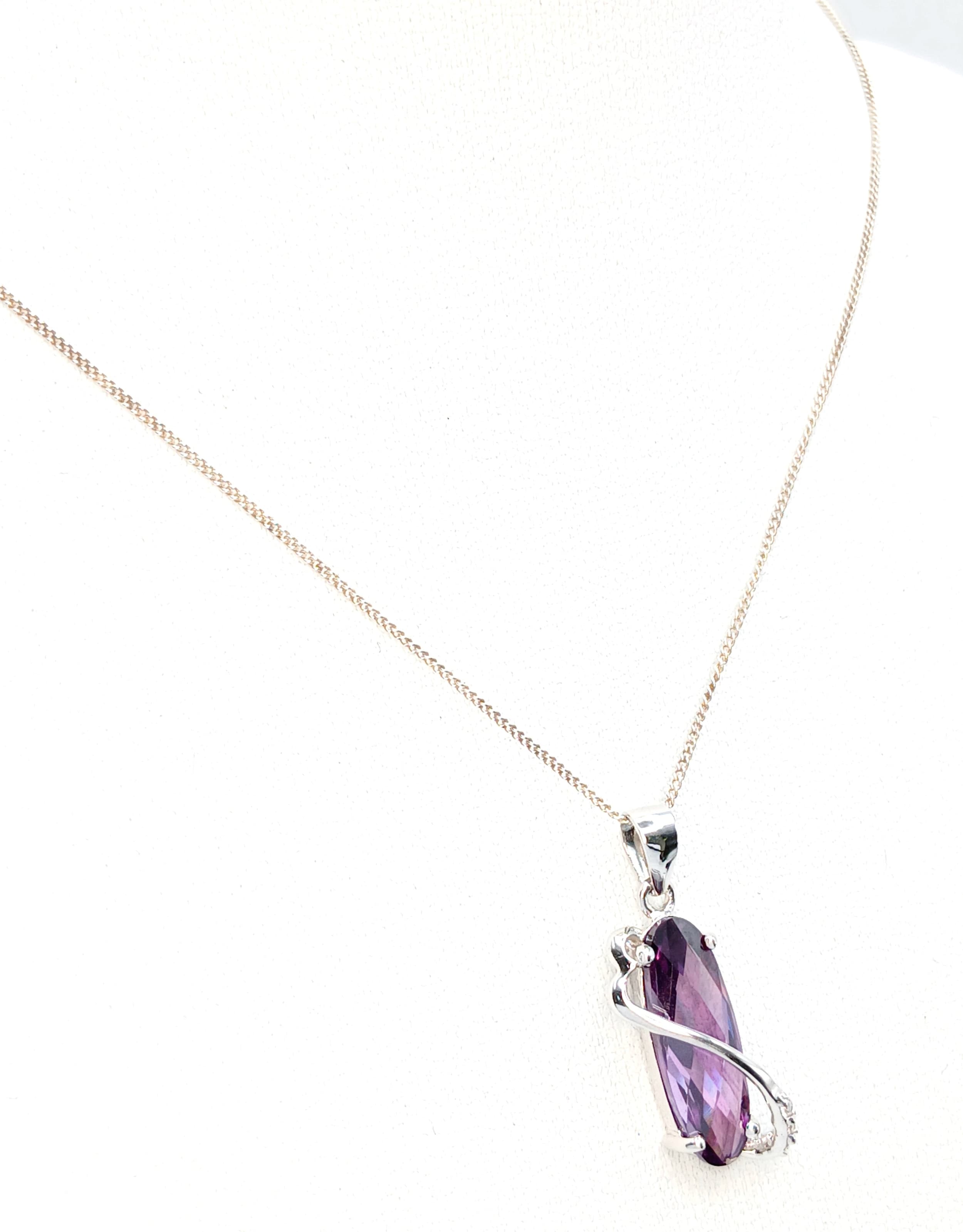 A 925 Sterling Silver Necklace with Amethyst Pendant. Approx 46cm length, pendant drop 2.5cm. 3.28g.