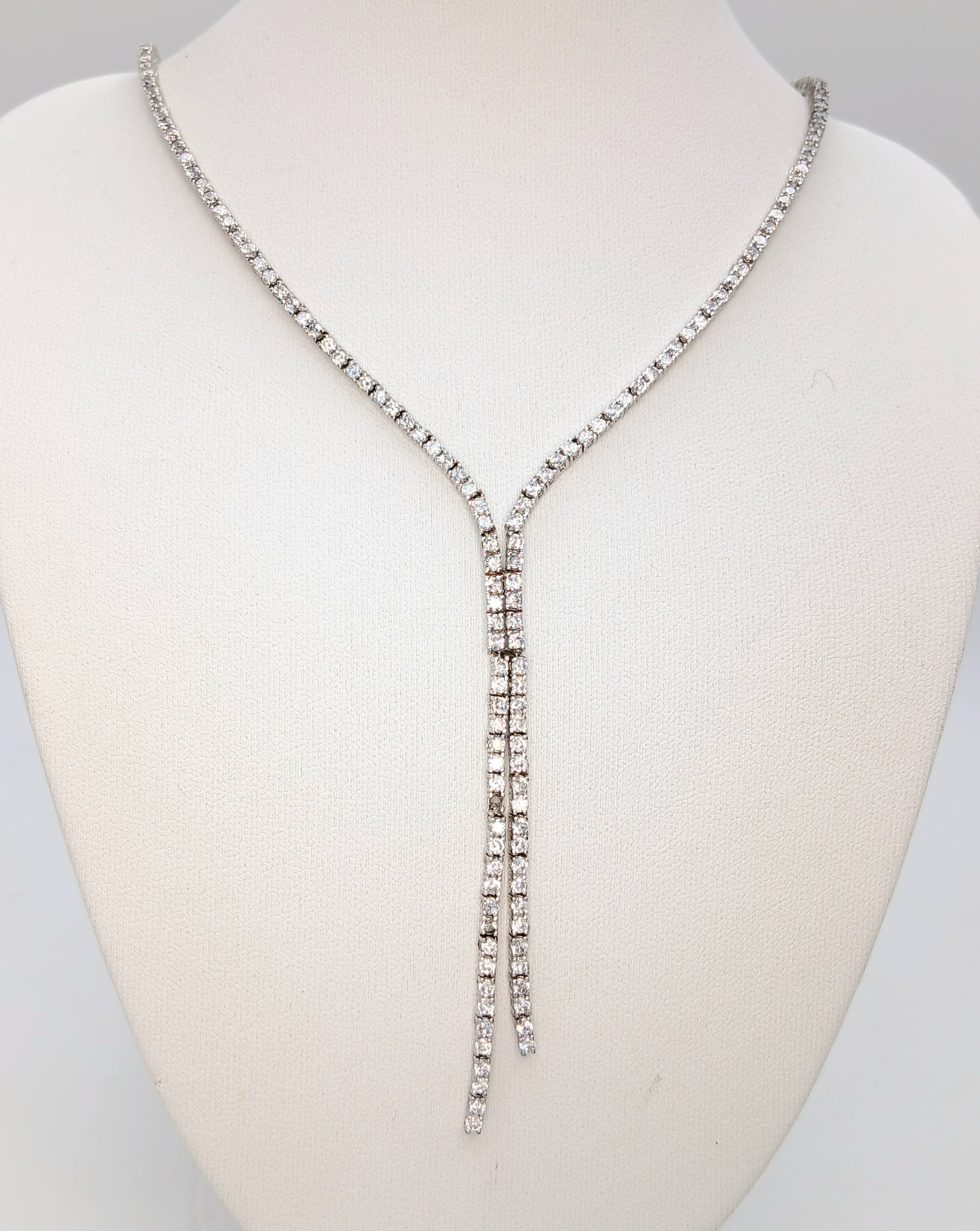 A Stunning 925 Sterling Silver Stone Set Drop Pendant Necklace. One stone missing. Total weight 18.83g. Approx 48cm chain length with a 4.5cm pendant drop.