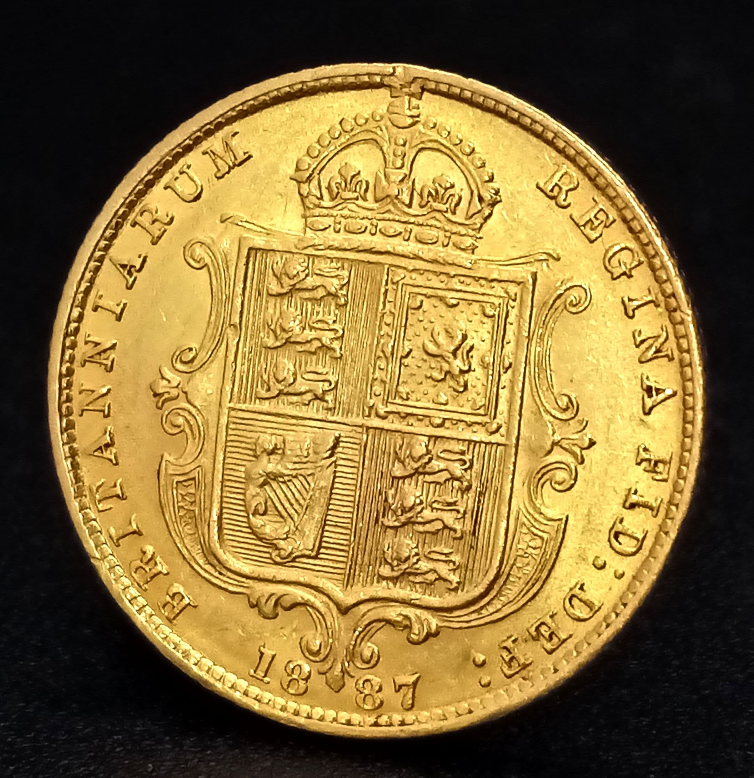 AN 1887, QUEEN VICTORIA, JUBILEE HEAD, SHIELD BACK, HALF SOVEREIGN COIN. TOTAL WEIGHT 4G. 9724 - 2