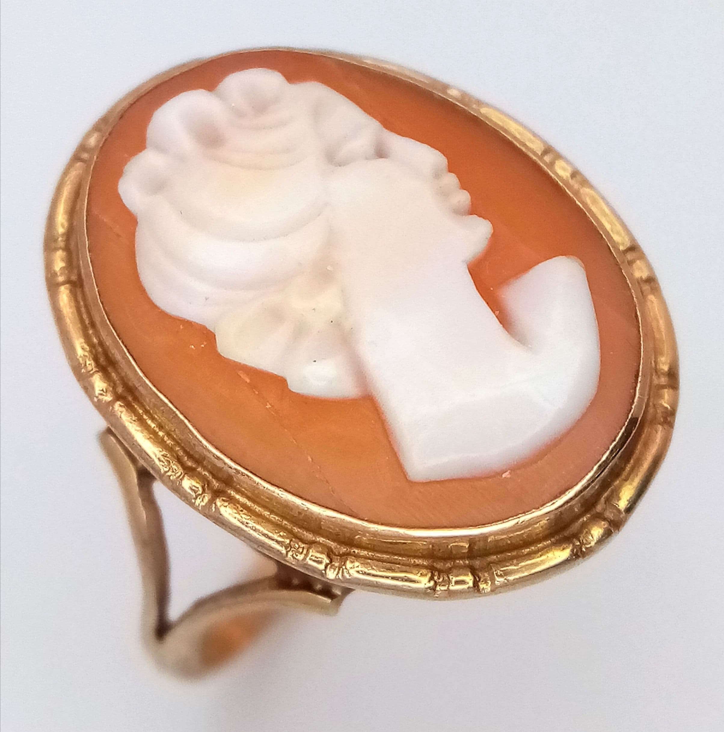 A 9K GOLD CAMEO RING . 2.4gms size O