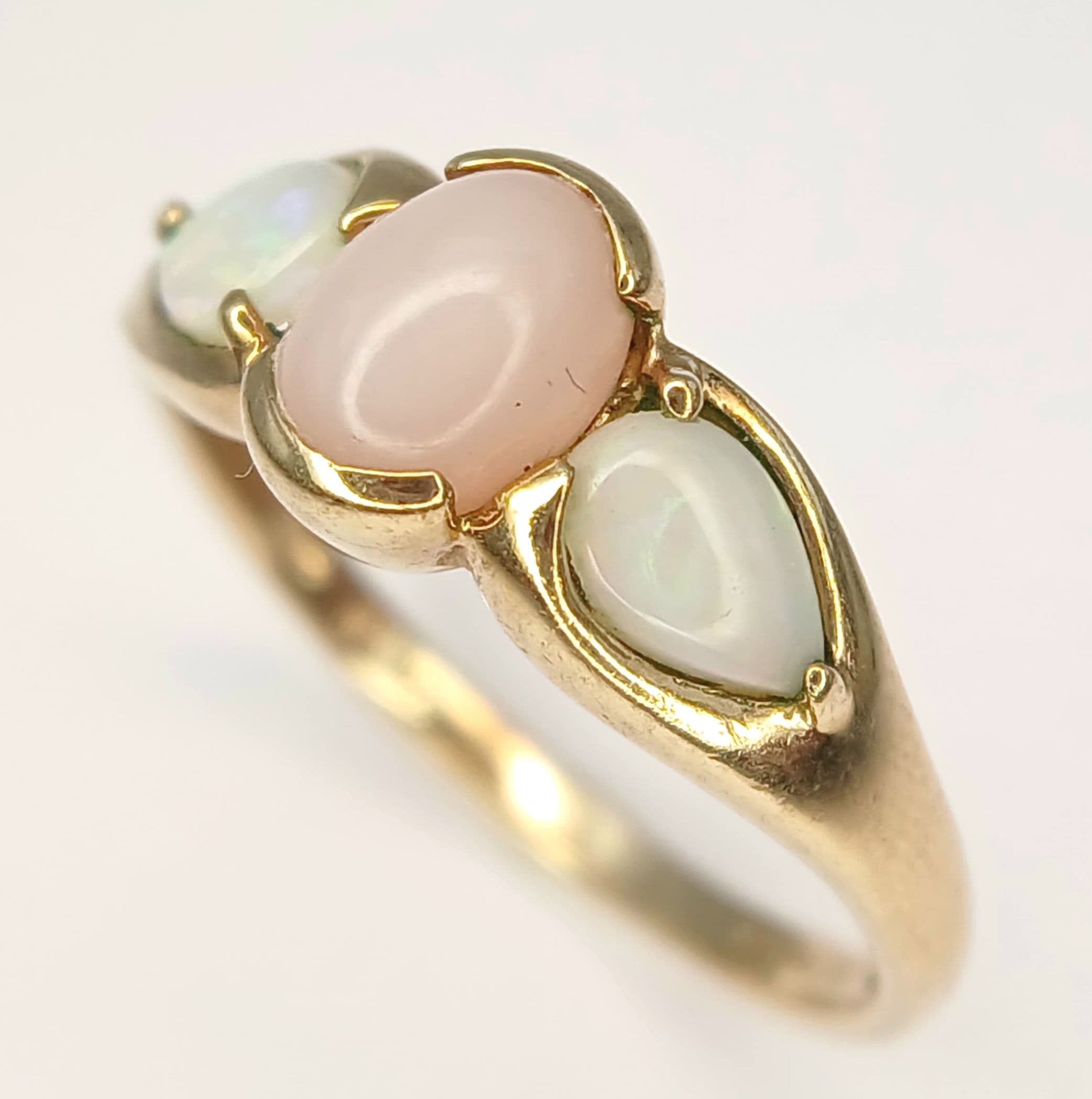 A 9K Yellow Gold, 3 Stone, Opal Set Ring. 2G, Size P. Sc 3010