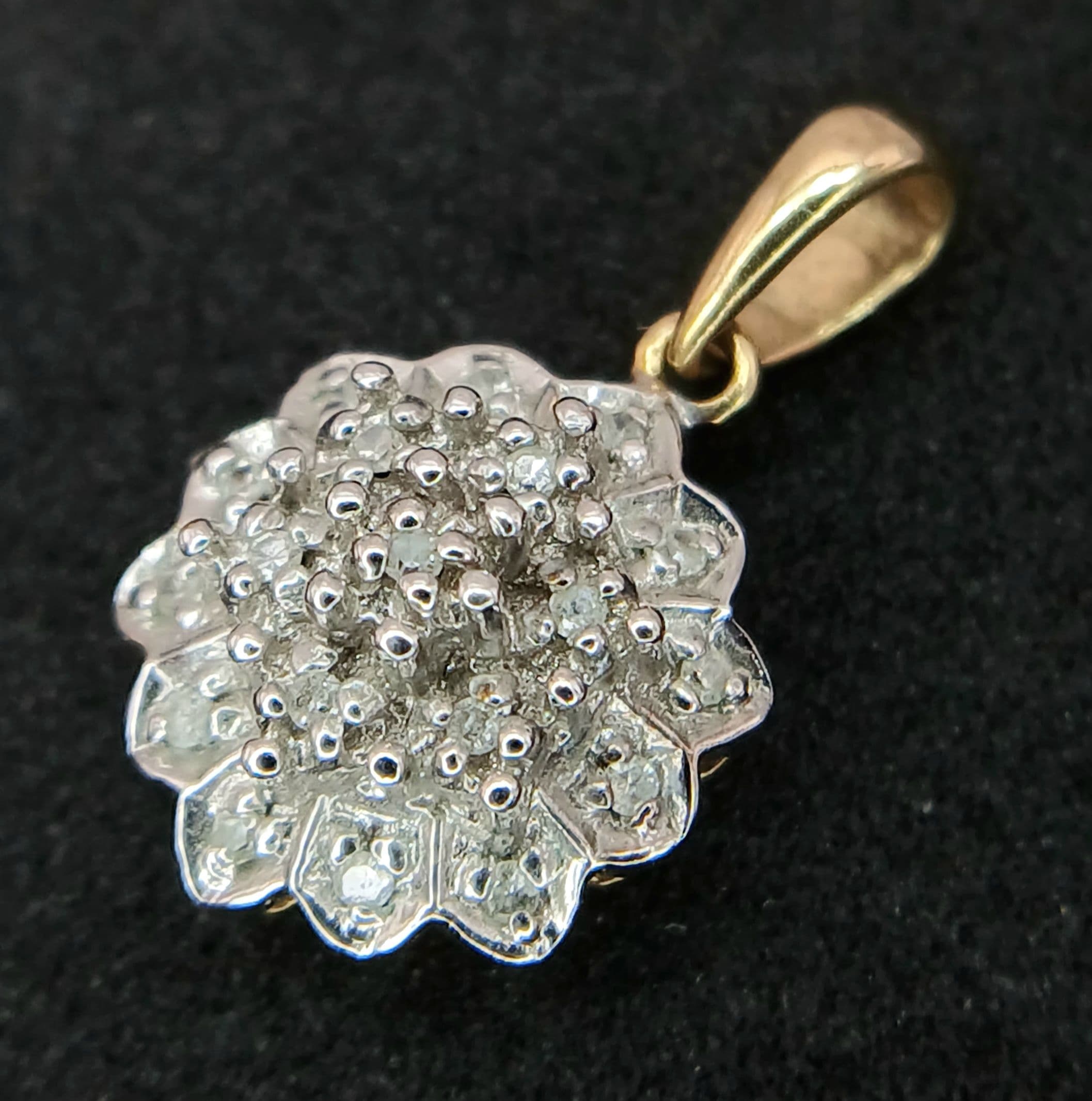 A 9K Yellow Gold, Diamond Set, Cluster Pendant. 1.6G. Sc 3036