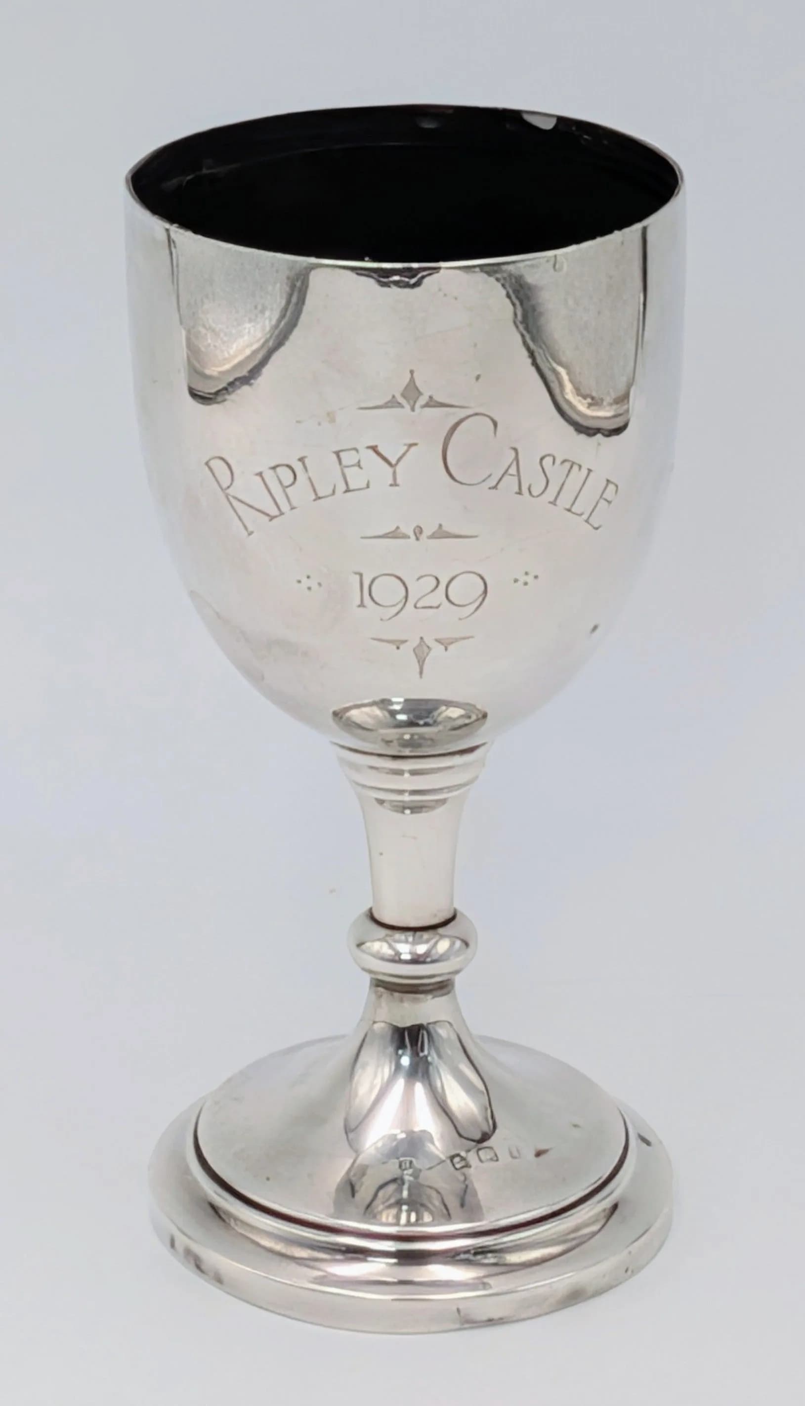 An antique sterling silver Ripley Castle goblet. Full Birmingham hallmarks, 1910. Total weight 73.3G. Height 14.5cm. In a good condition.
