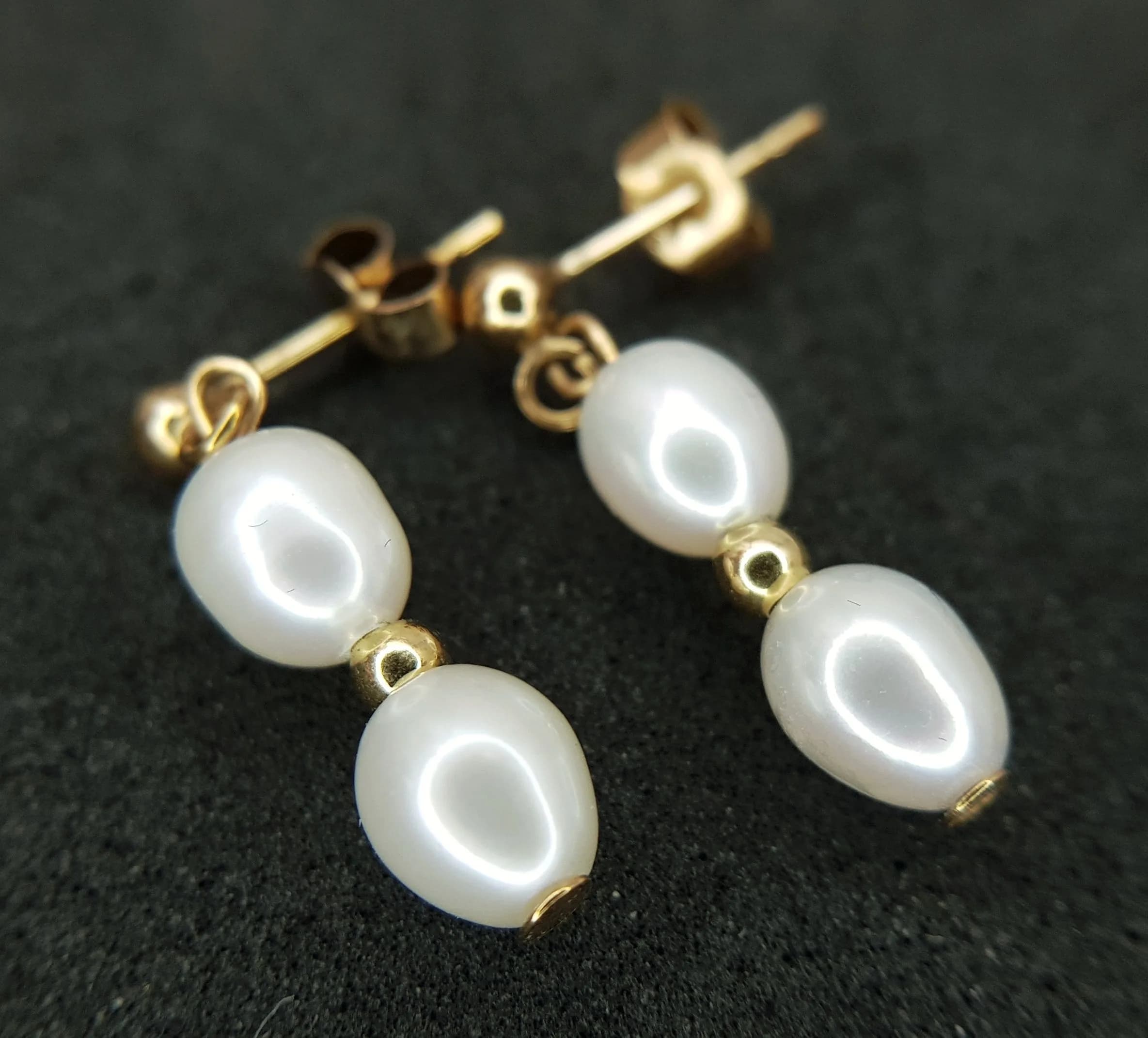 Classic PAIR OF 9 CARAT GOLD DOUBLE PEARL EARRINGS. DROP STYLE. Complete with GOLD BACKS. 1.3 Grams. Really impressive, please see pictures.