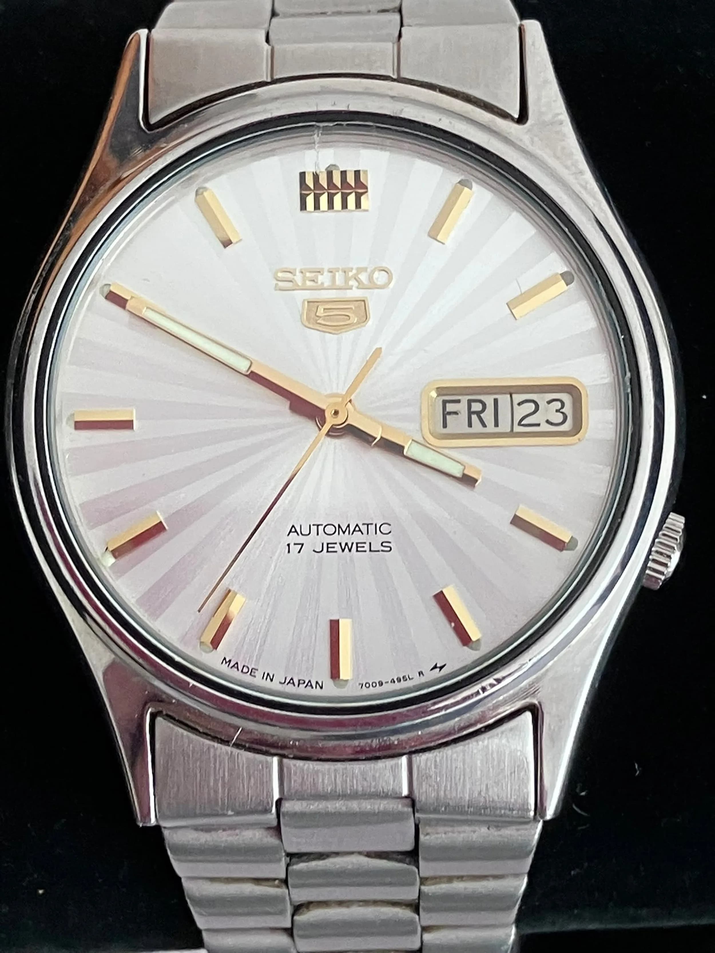 Gentleman’s Vintage SEIKO 5 AUTOMATIC WRISTWATCH. Day/Date Model 7009-3101. Finished in Stainless Steel. Full working order . Incredible Condition,please see pictures.
