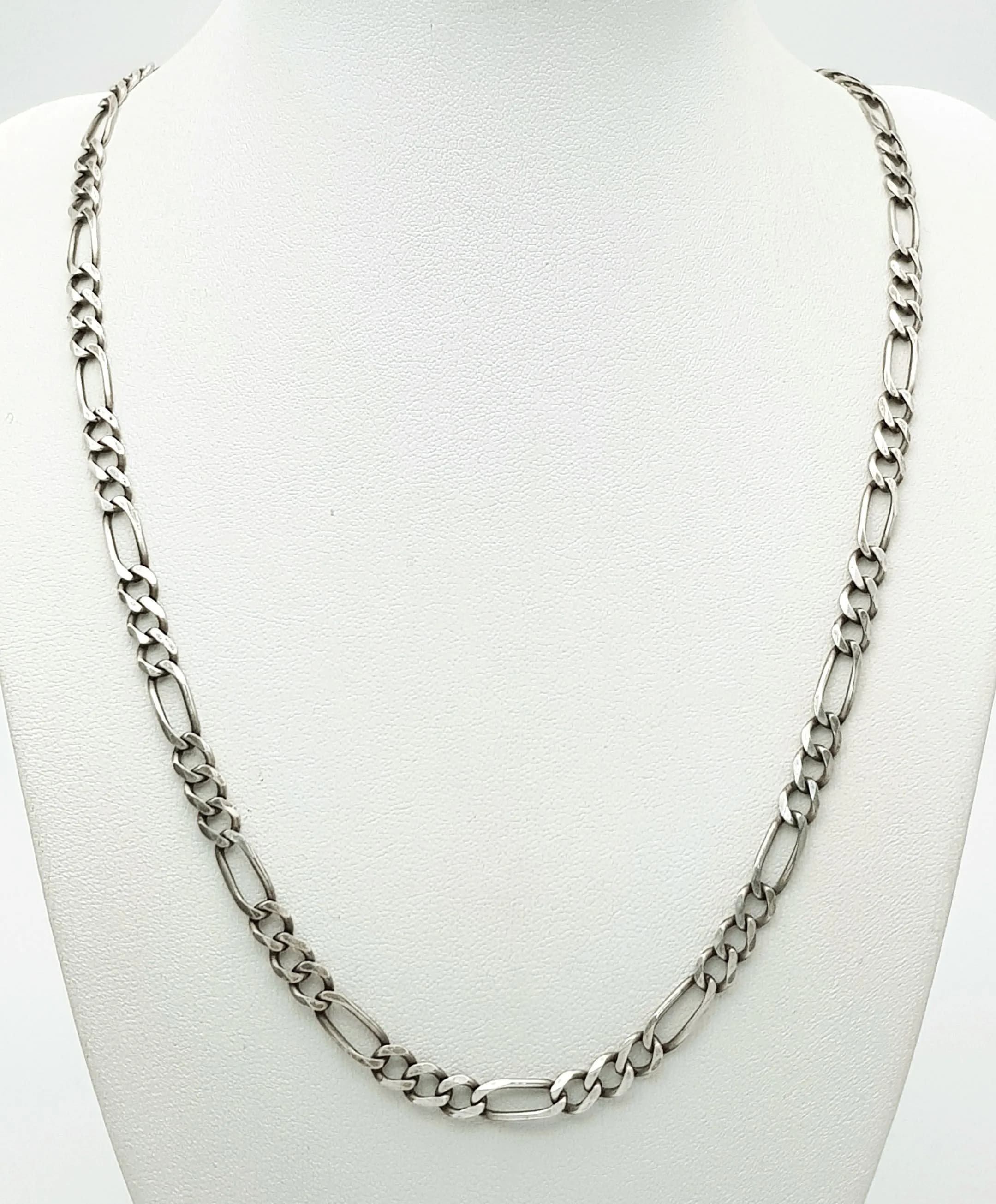 Traditional SILVER FIGARO LINK NECKLACE. Full UK hallmark. Nice long chain at 50 cm. Please see pictures.