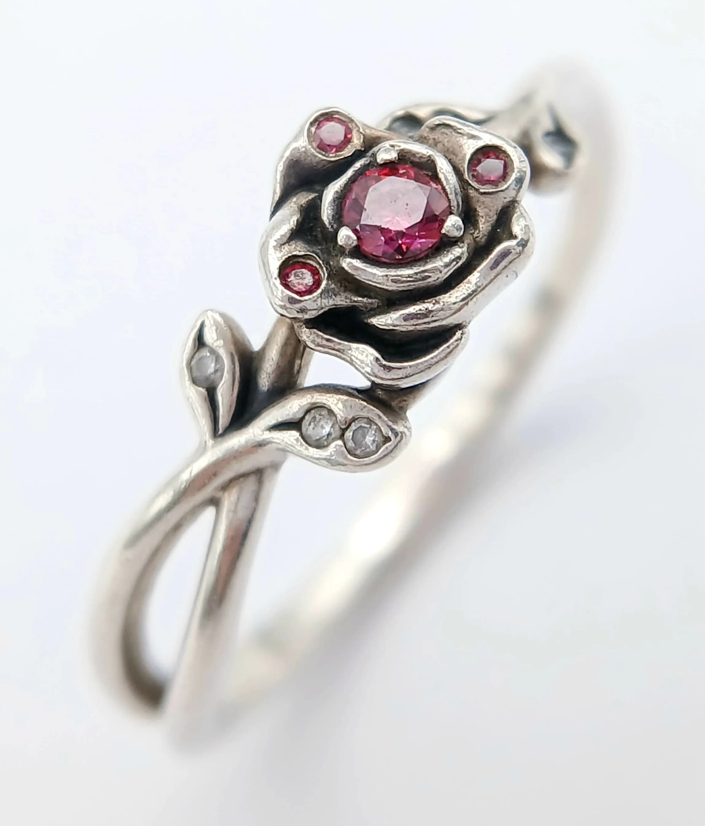 A PANDORA, STERLING SILVER, BEAUTY AND THE BEAST, ROSE RING. 2.5G, SIZE S. SC 5148