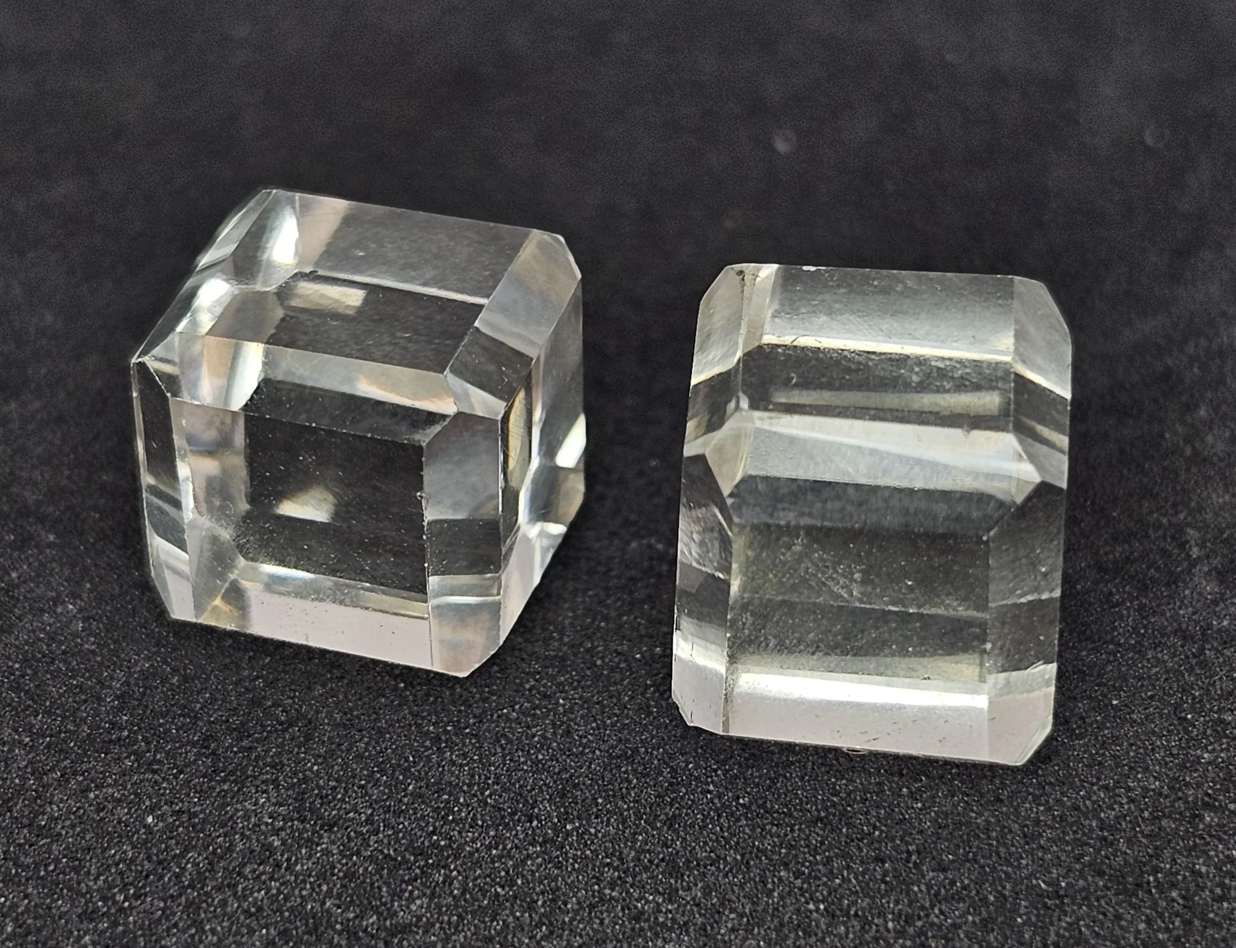 A Pair Of, Cubed Quartz Stones. 40.18Ctw. Mgbqrz - 1