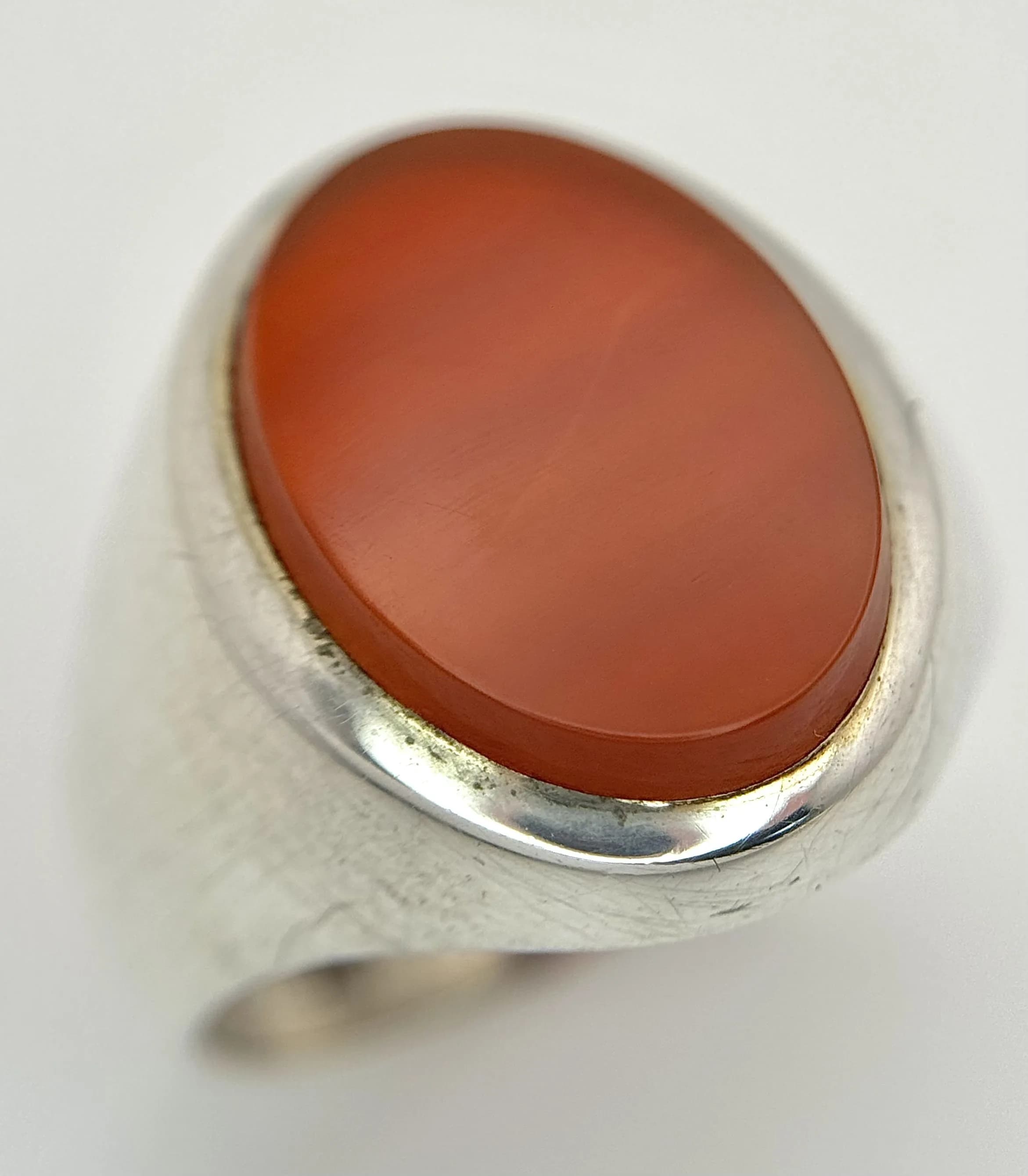 A 1978 Hallmarked Silver and Carnelian Signet Ring Size S. The Ring measures 2cm Length at the Crown and has a gross weight of 7.59 grams